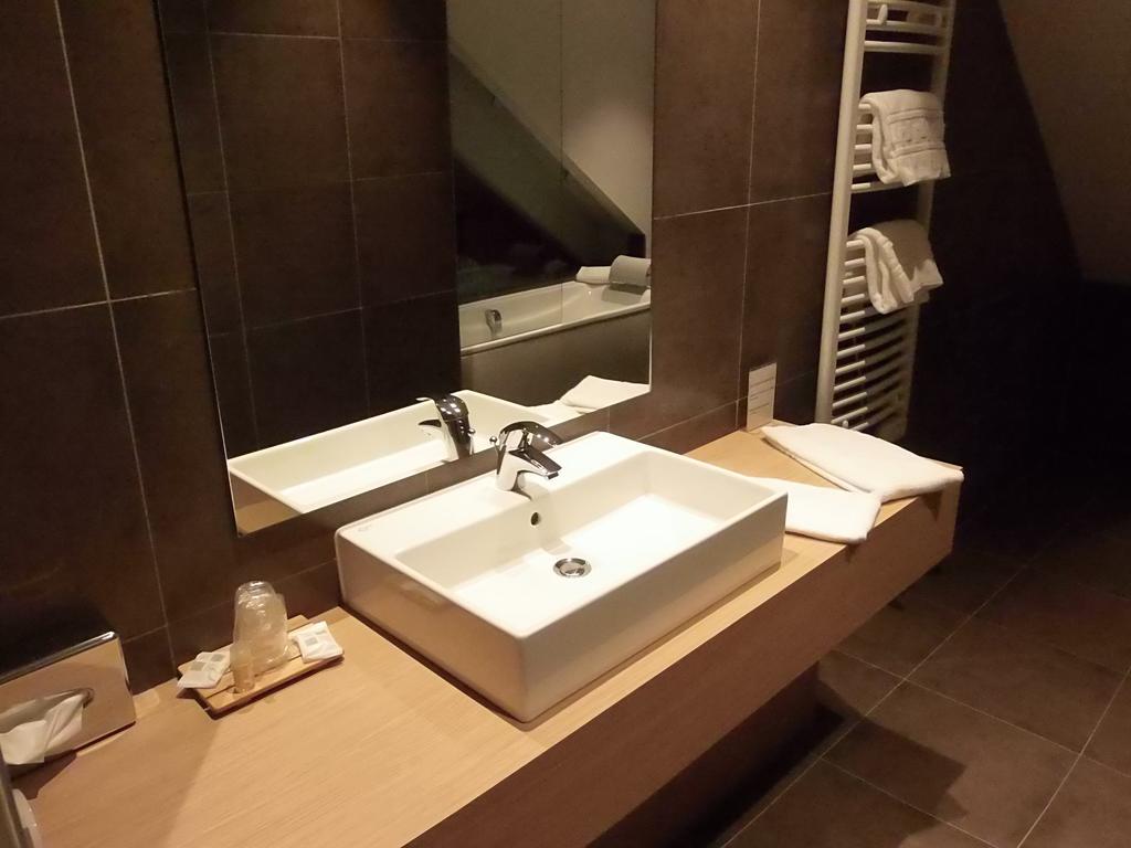 ז'ואני Hotel Restaurant Le Rive Gauche מראה חיצוני תמונה