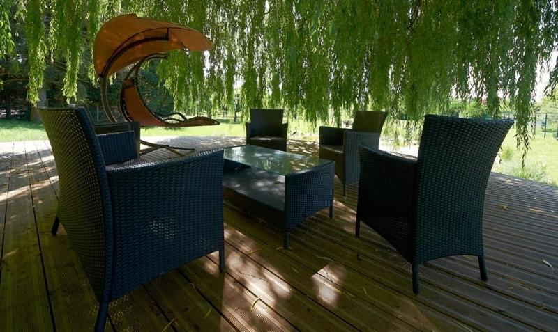 ז'ואני Hotel Restaurant Le Rive Gauche מראה חיצוני תמונה