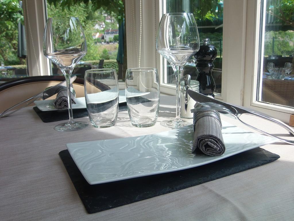 ז'ואני Hotel Restaurant Le Rive Gauche מראה חיצוני תמונה