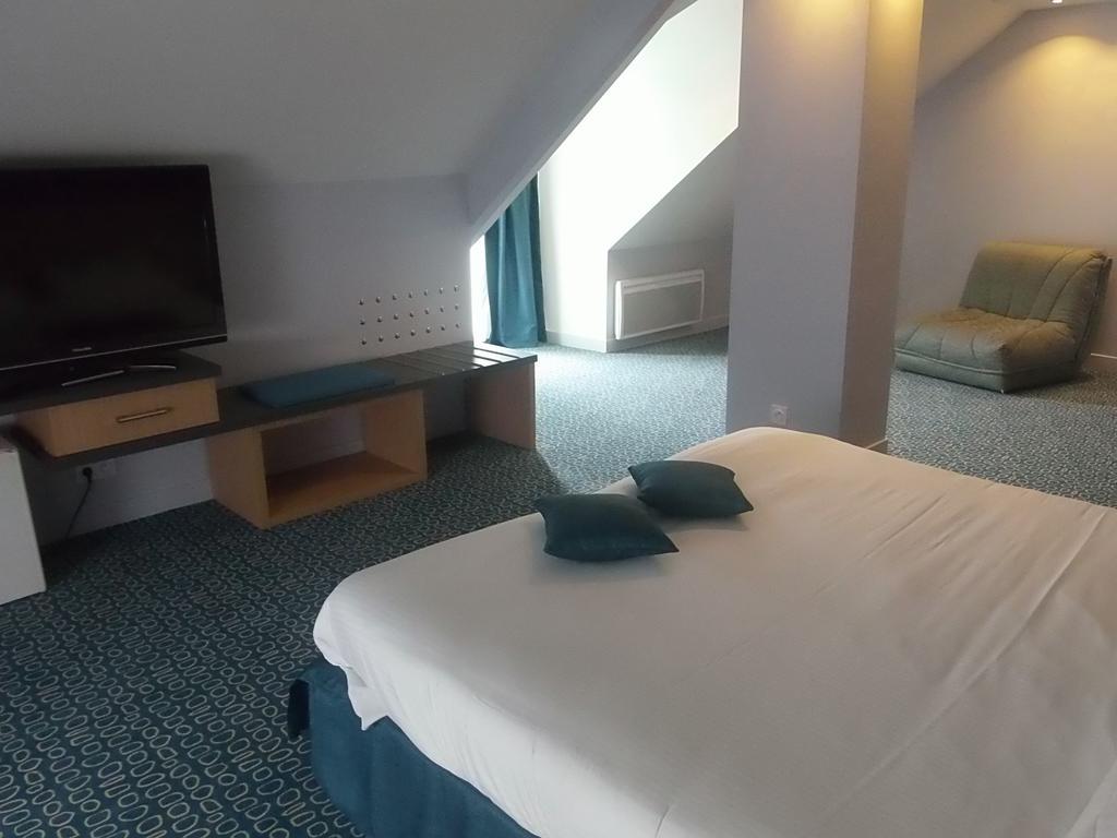 ז'ואני Hotel Restaurant Le Rive Gauche מראה חיצוני תמונה