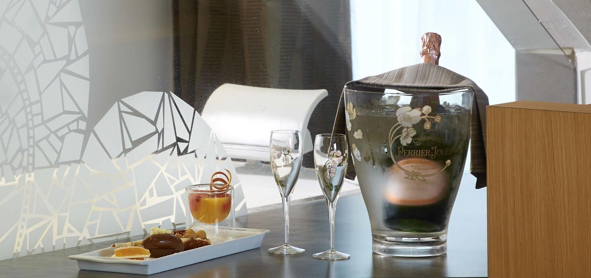 ז'ואני Hotel Restaurant Le Rive Gauche מראה חיצוני תמונה